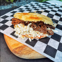 AREPA LA PELUA